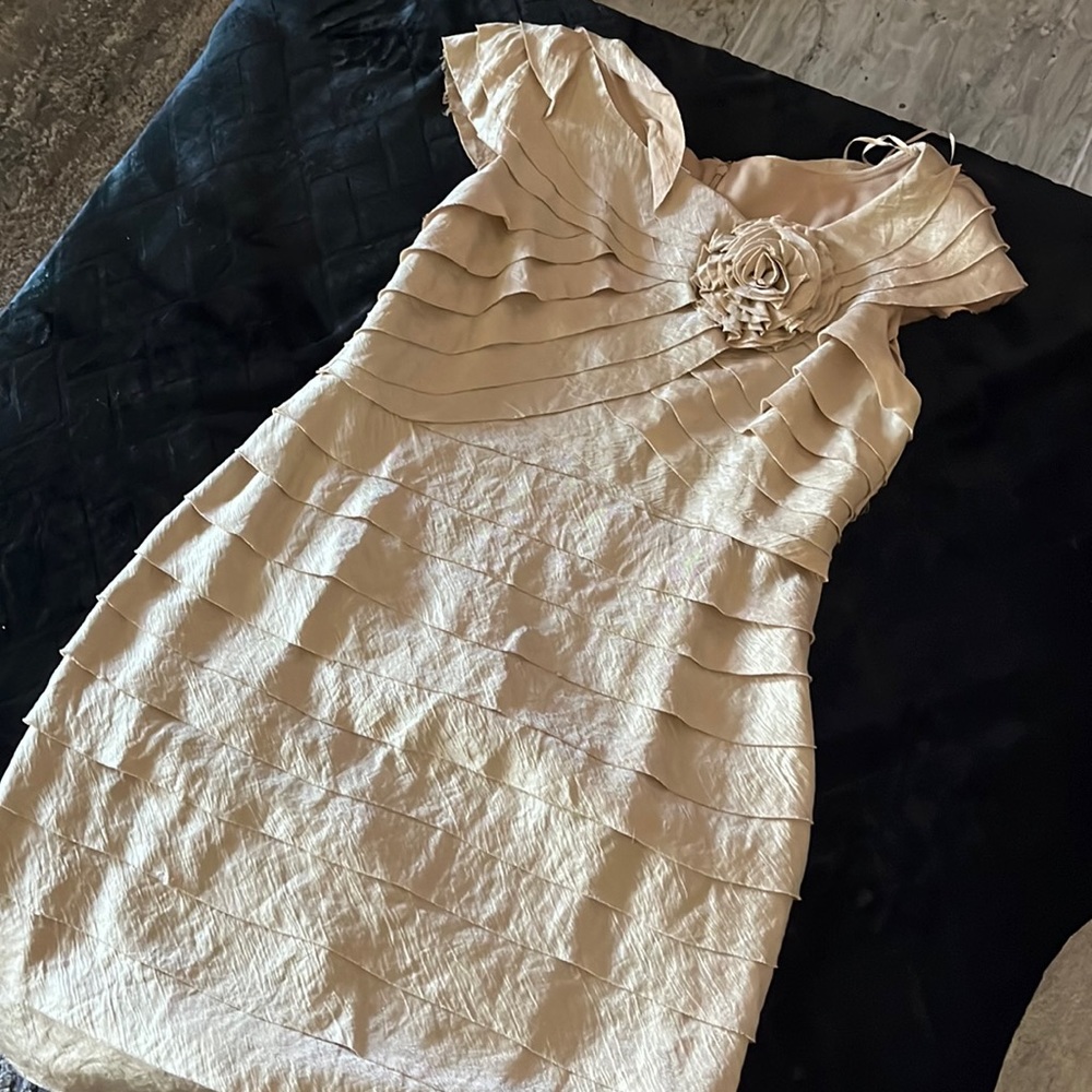 Beige metálico dress, like new